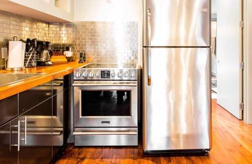 Central Business District Condo | Private Balconies w/Heated Pool, Hot Tub Near French Qtr – Family Friendly