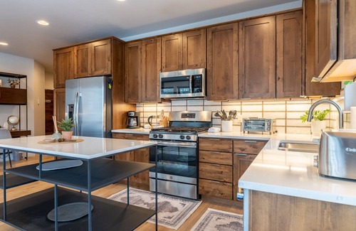 Silverthorne Condo | Private Balcony + Grill, River and Mountain Views, Private Washer/Dryer