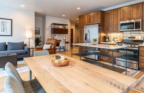 Silverthorne Condo | Private Balcony + Grill, River and Mountain Views, Private Washer/Dryer