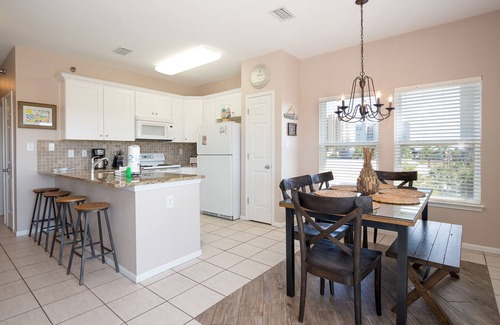 Orange Beach Condo | Private Balcony | Outdoor Pool | Liquid Life