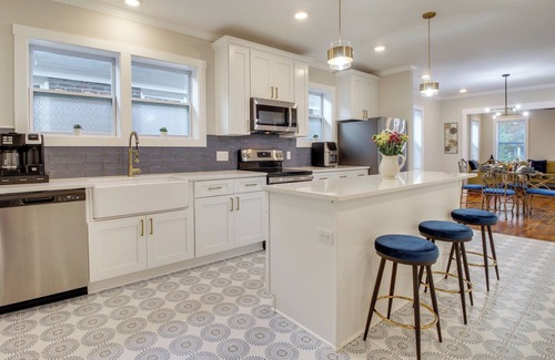Eastside Apartment | Private Balcony: Spacious, Updated Savannah Apt!