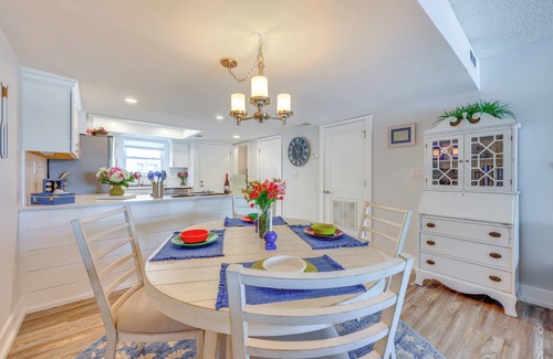 Welaka Condo | Private Balcony w/Water Views: Welaka Condo!
