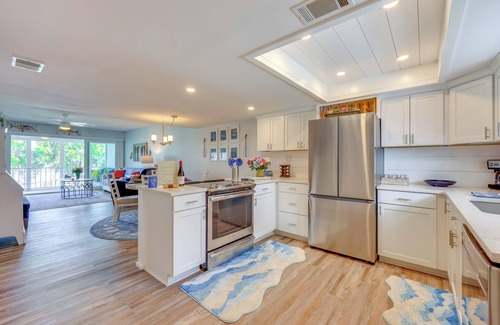 Welaka Condo | Private Balcony w/Water Views: Welaka Condo!