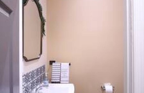 Downtown Baltimore House | Private Bali Inspired,On-suite, Wetbar, CityViews