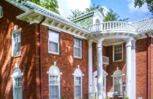 Topeka House | PRIVATE BATH - PRIVATE ROOM - WASHBURN AREA - KEYLESS ENTRY