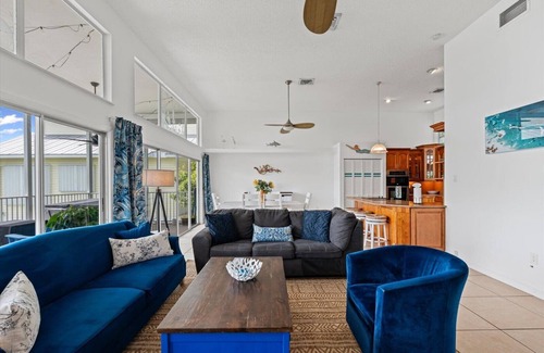 Englewood House | Private Bayfront House w/Dock, Steps to Beach and Restaurants
