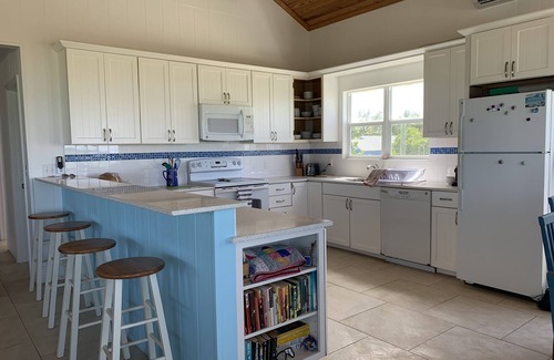 Spanish Wells Cottage | Private Beachfront Home-Spectacular Views, Large Deck.