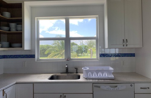 Spanish Wells Cottage | Private Beachfront Home-Spectacular Views, Large Deck.