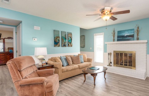 Windy Hill House | Private Beach House, 3 Minute Walk To The Beach + FREE DAILY ACTIVITIES!