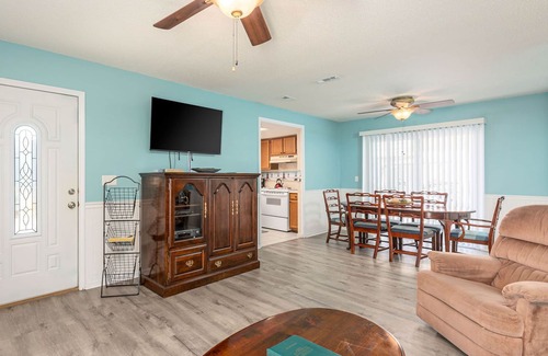 Windy Hill House | Private Beach House, 3 Minute Walk To The Beach + FREE DAILY ACTIVITIES!