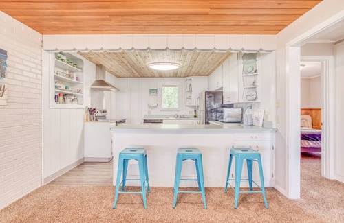 Lincoln Beach House | Private Beach Access, Panoramic Views and Spacious Rooms Set This Home Apart!