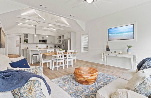 Miramar Beach House | Private Beach Access-Pet Friendly-Sleeps 18-Golf Cart-Pool-Putting Green-Games
