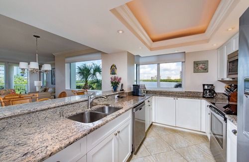Park Shore Condo | Private beach access! Deluxe Condo with beautiful Gulf and Clam Pass views
