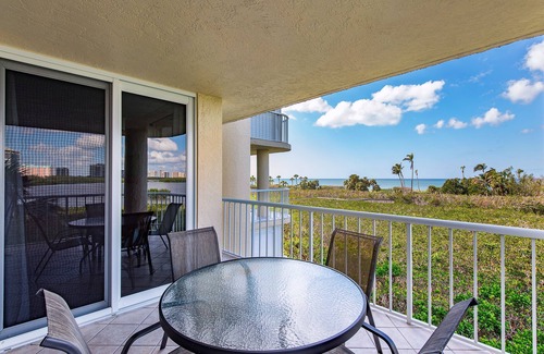Park Shore Condo | Private beach access! Deluxe Condo with beautiful Gulf and Clam Pass views