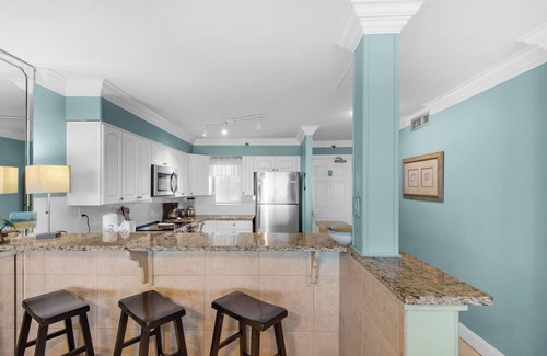 Holiday Isle Condo | 🌴Private Beach Access~Gulf Front~Pool~Balcony~2BR Destin on the Gulf 206
