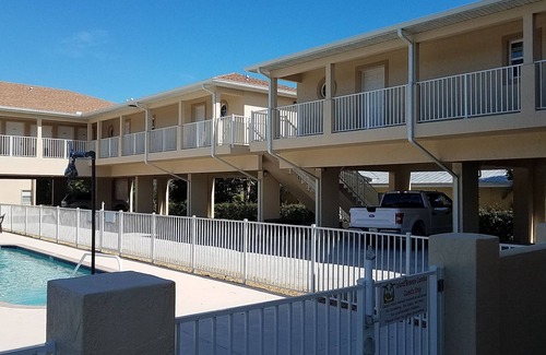 Englewood Apartment | Private beach access
