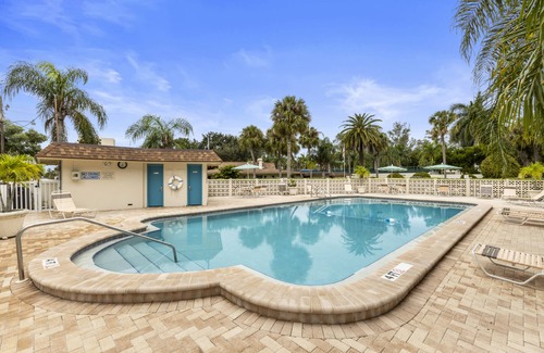 Siesta Key House | Private Beach and Community Pool Access