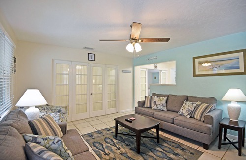 Siesta Key House | Private Beach and Community Pool Access