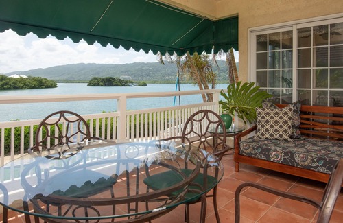 Lagoons Apartment | Private Beach Club