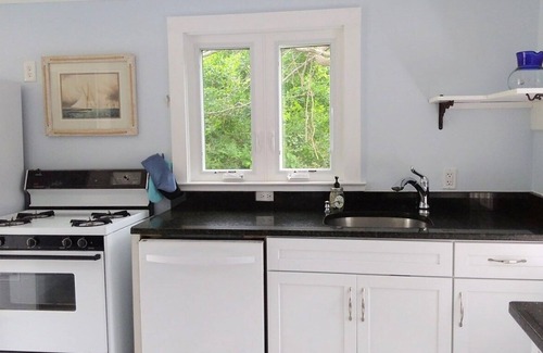 Brewster Cottage | Private Beach. Fabulous Bay Views. WIFI