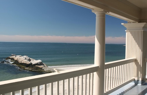 New London House | Private Beach Front Spacious 6-bedroom New England home on Long Island Sound