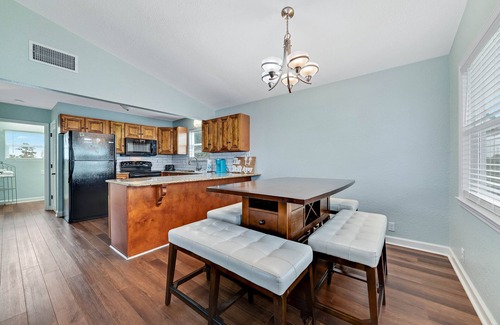 Gulf Shores House | PRIVATE BEACH HOUSE, CLOSE TO THE GULF, WONDERFUL LOCATION!