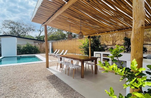 Tamarindo House | Private beach house with fantastic pool area and outdoor kitchen
