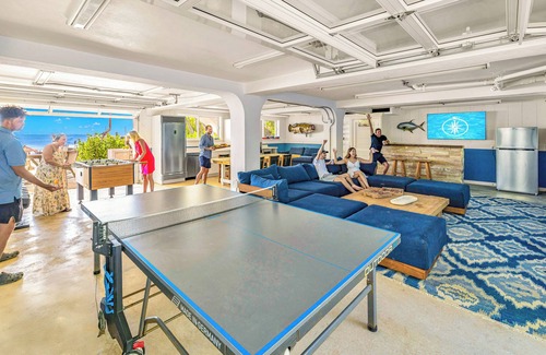 Islamorada House | PRIVATE BEACH, Pickleball Court and Tiki Bar/Heated Pool/Designated Paradise Key