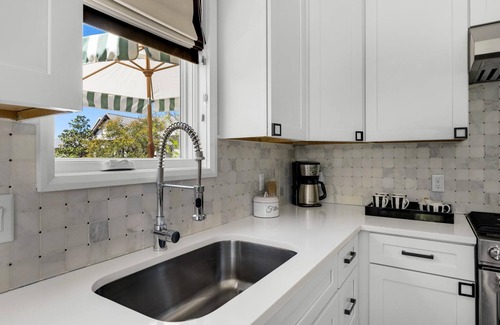 Rosemary Beach Cottage | PRIVATE BEACH/POOL ACCESS-Cozy Getaway Retreat-Newly Refurbished