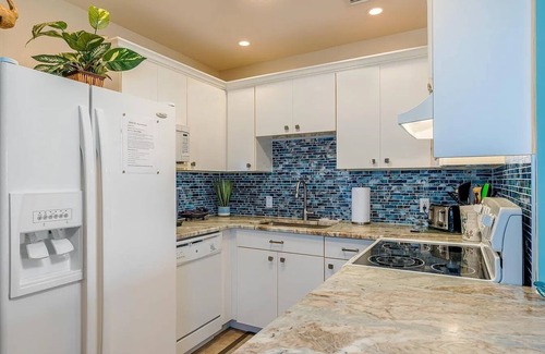 Key Colony Beach Condo | Private Beach Retreat! Luxurious Bedding, Relaxing Pool, Best Sunsets, Fast WiFi