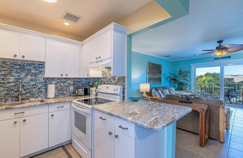 Key Colony Beach Condo | Private Beach Retreat! Luxurious Bedding, Relaxing Pool, Best Sunsets, Fast WiFi