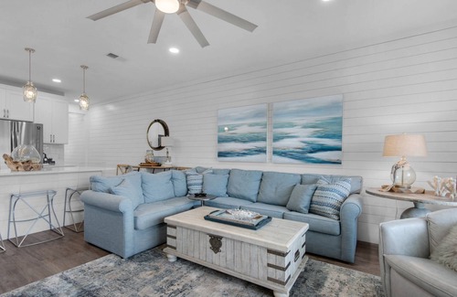 Seagrove Beach Condo | Private Beach | 1 minute walk to Beach! | Beautifully updated 1 bedroom condo | Sleeps 6 | Wi-Fi