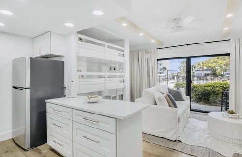 Seagrove Beach Condo | Private Beach|Bikes|Pool|Next to Seaside