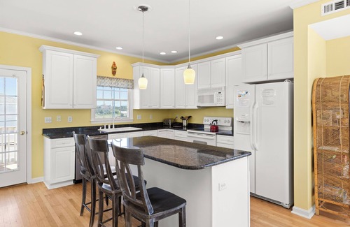 Bethany Beach House | Private beach with Beautiful Sunsets-Kids Bedroom & Entertainment room
