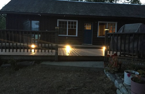 Balfour House | Private Beachfront Cottage on Kootenay Lake