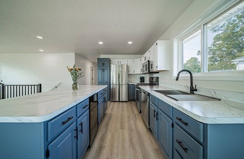 Geneva House | Private Beachfront Escape - Beautiful Lake House