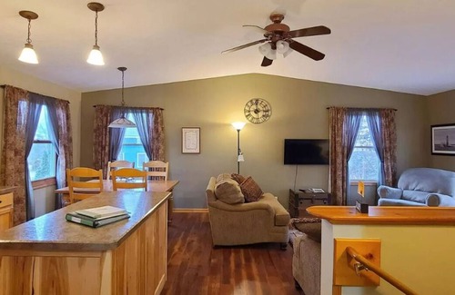 Traverse City Cottage | Private Beautiful Pine Cottage on historic M-22, Traverse City, MI