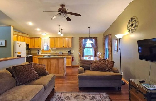 Traverse City Cottage | Private Beautiful Pine Cottage on historic M-22, Traverse City, MI