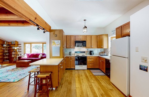 Wellfleet House | Private, beautifully renovated home - walk to Wellfleet Cinemas & Rail Trail