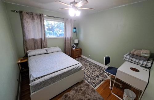 Valleyview House | Private Bedroom at Riverfront House