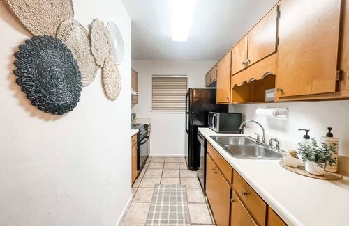 Tallahassee House | Private Bedroom in Beautiful Townhome