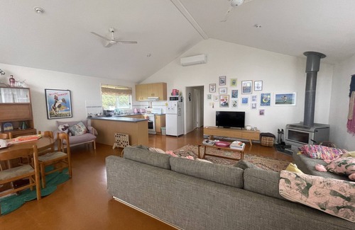 Venus Bay House | Private, bright, colourful; near beach 4; pets welcome.
