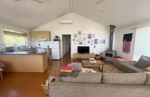 Venus Bay House | Private, bright, colourful; near beach 4; pets welcome.