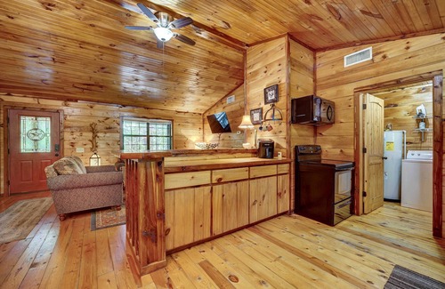 Broken Bow Cabin | Private Broken Bow Cabin w/Hot Tub + Gazebo!