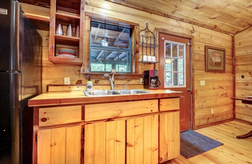Broken Bow Cabin | Private Broken Bow Cabin w/Hot Tub + Gazebo!