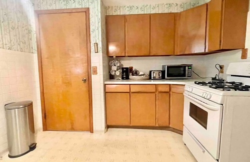 Cheektowaga House | Private Buffalo Suburban Family Home Near Niagara Falls