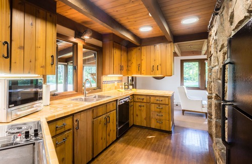 Moose Wilson Road House | PRIVATE CABIN 10 MINUTES FROM TETON VILLAGE AND GRAND TETON NATIONAL PARK