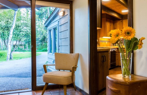 Moose Wilson Road House | PRIVATE CABIN 10 MINUTES FROM TETON VILLAGE AND GRAND TETON NATIONAL PARK