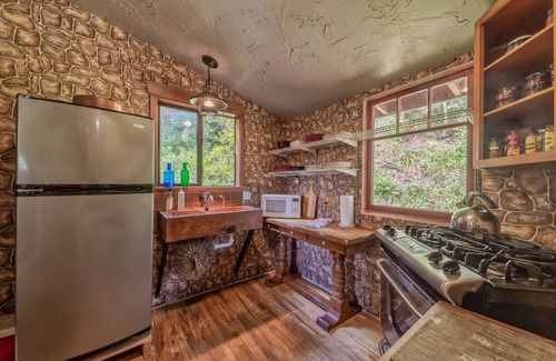 Trinidad House | Private cabin close to lagoons, beaches & Redwood National Park