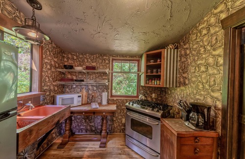 Trinidad House | Private cabin close to lagoons, beaches & Redwood National Park